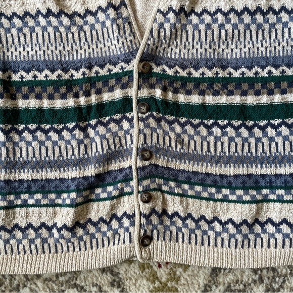 Landscape V-Neck Sweater Vest - Picture 3 of 7
